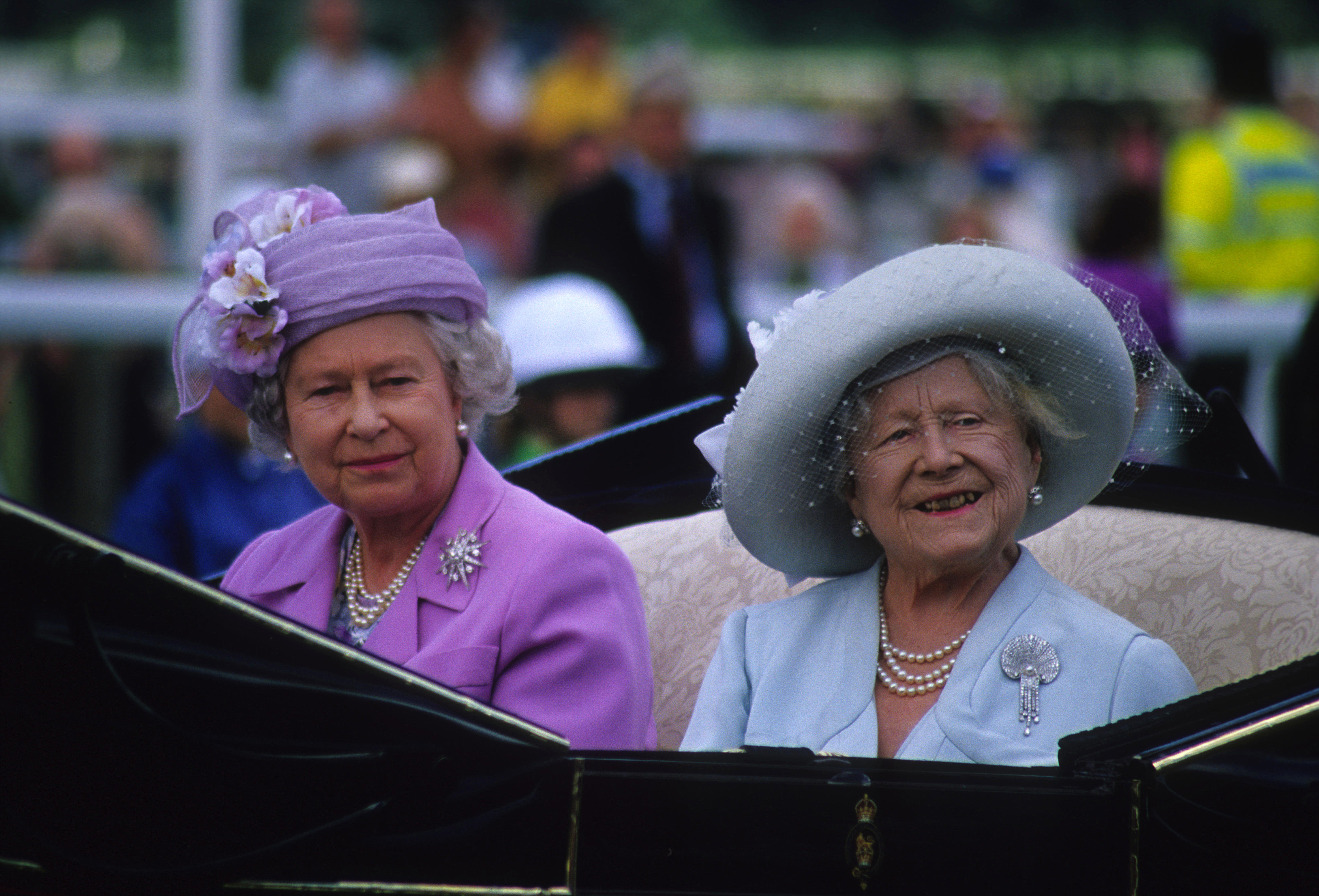 Queen Elizabeth and the Queen Mother pictured on January 1, 1990 | Source: Getty Images