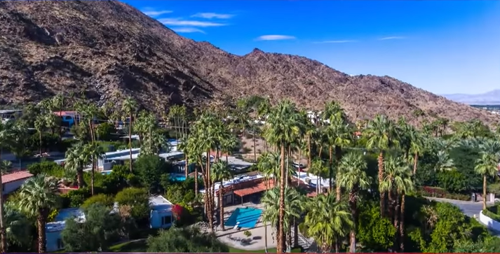 A screen capture from a video of Natalie Wood & Robert Wagner's former Palm Springs estate posted on January 23, 2018 | Source: youtube.com/Access Hollywood