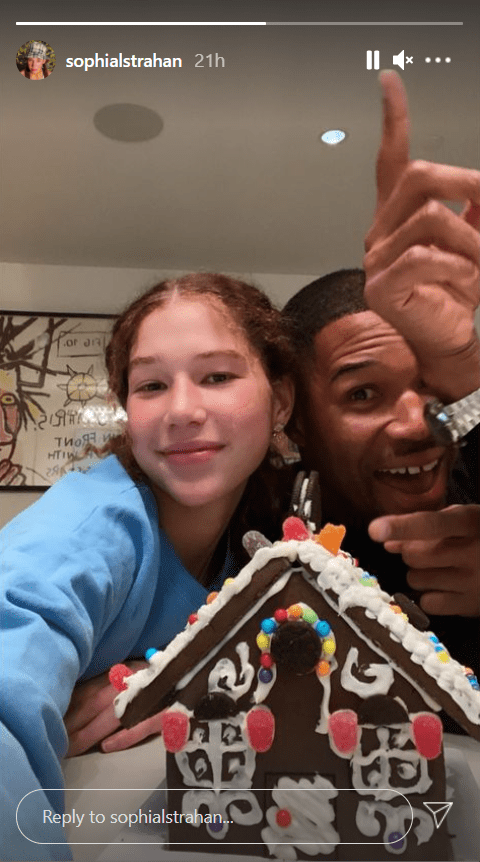 Michael Strahan and one of his twin daughters, Sophia, showing off their gingerbread house | Photo: Instagram/sophialstrahan