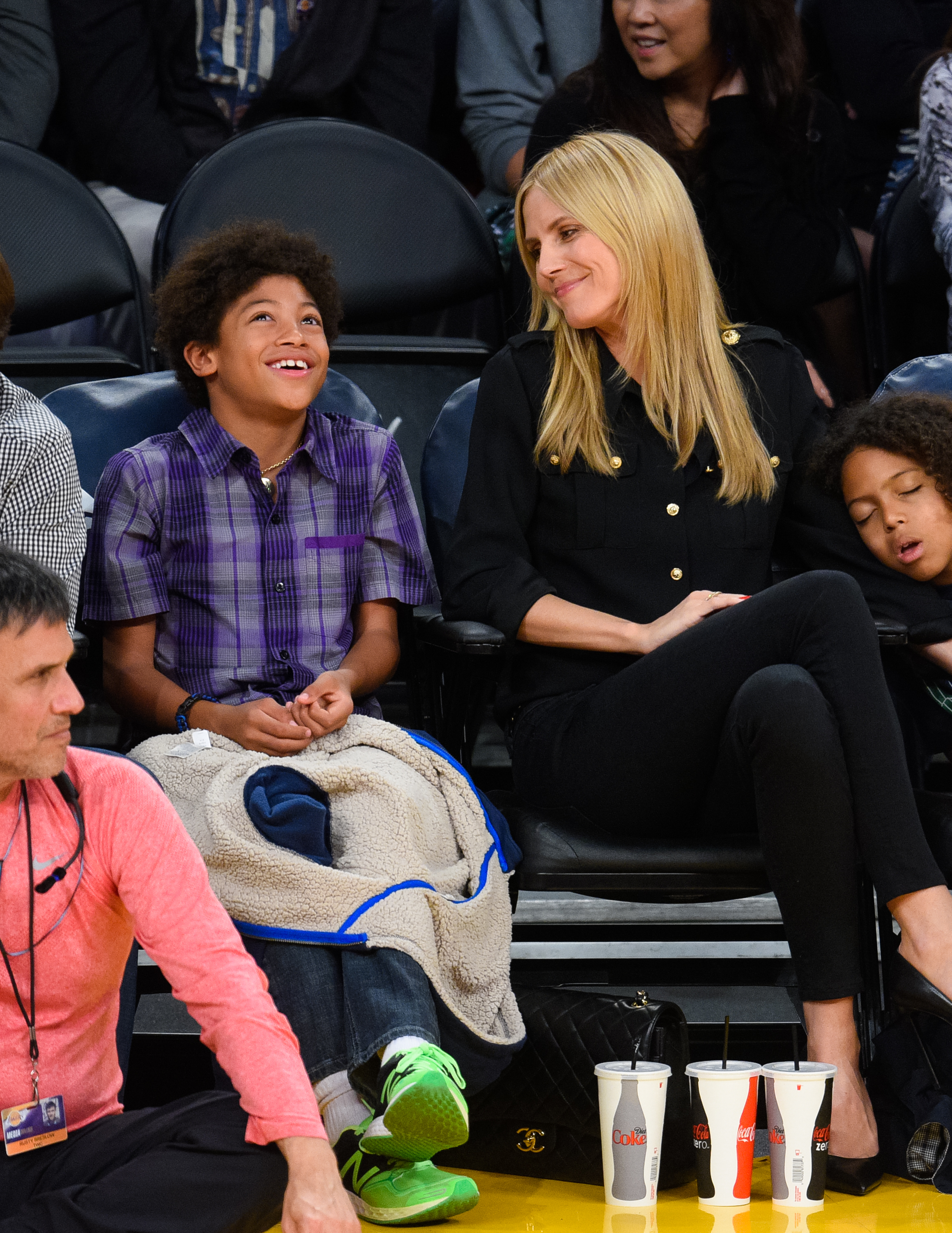 Heidi Klum and Henry Samuel attend a basketball game between the New Orleans Pelicans and the Los Angeles Lakers on April 1, 2015 | Source: Getty Images