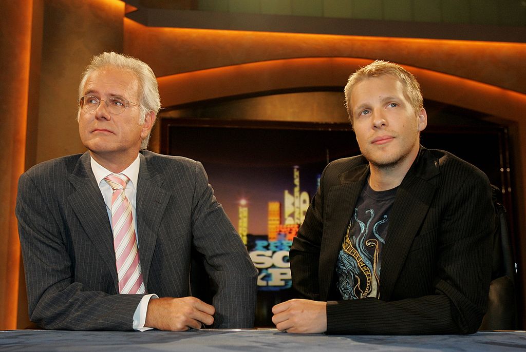 Harald Schmidt und Oliver Pocher posieren während eines Fototermins, um ihre neue TV-Show 'Schmidt & Pocher' am 12. September 2007 in Köln zu promoten. (Foto von Vladimir Rys) I Quelle: Getty Images