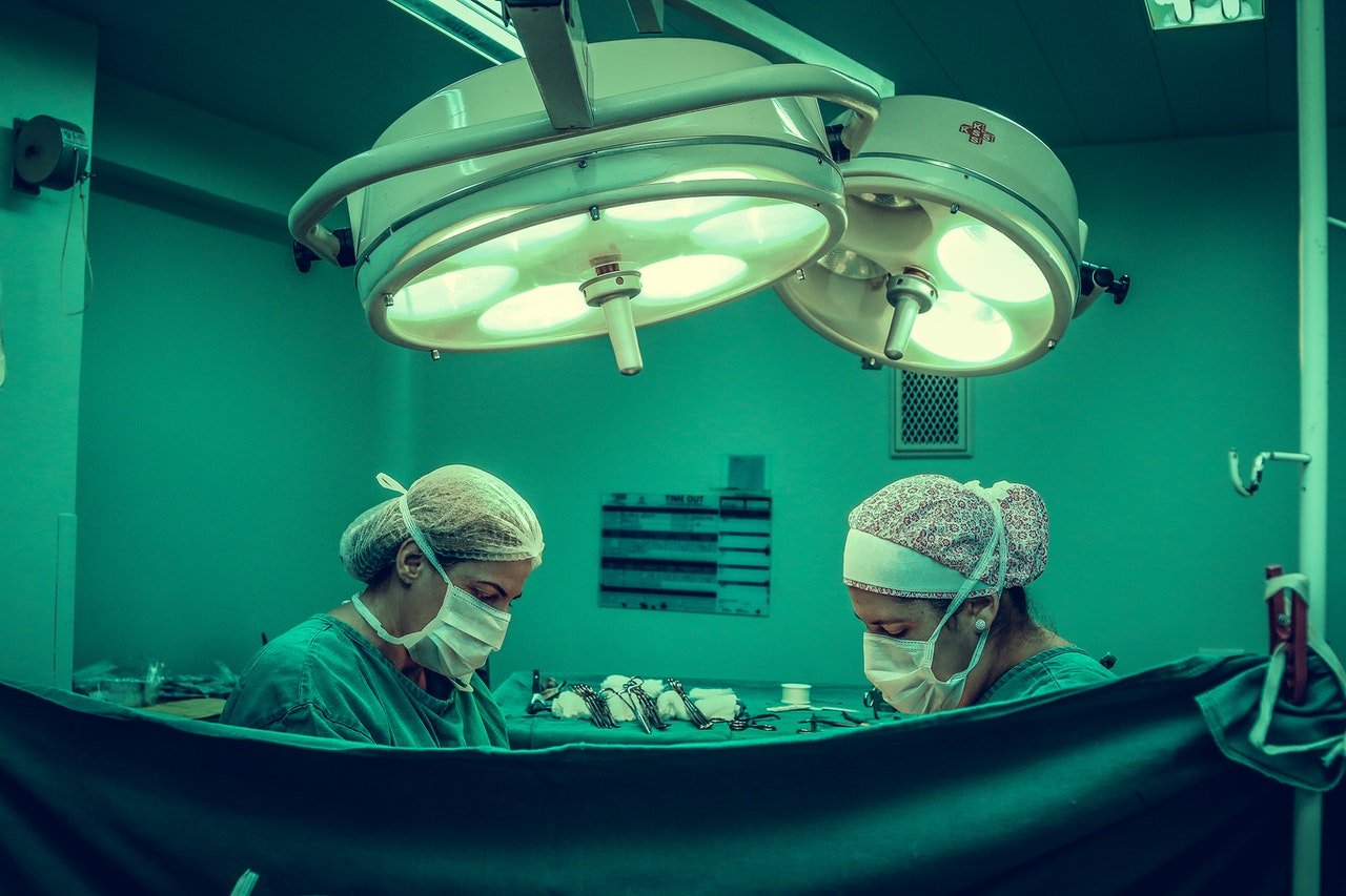Doctores en cirugía. | Foto: Pexels