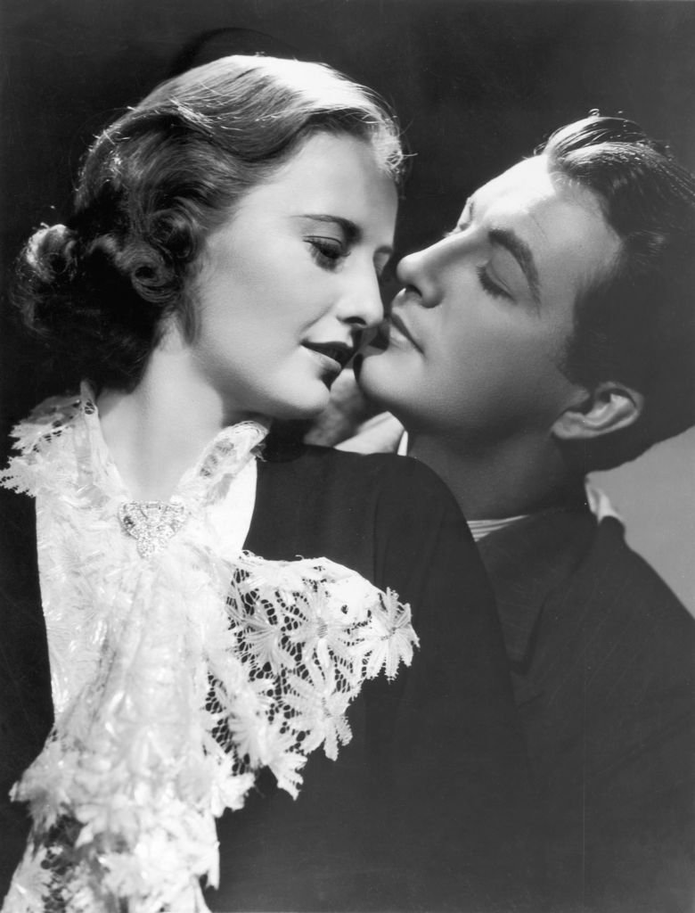Promotional studio portrait of Barbara Stanwyck and Robert Taylor | Photo: Getty Images