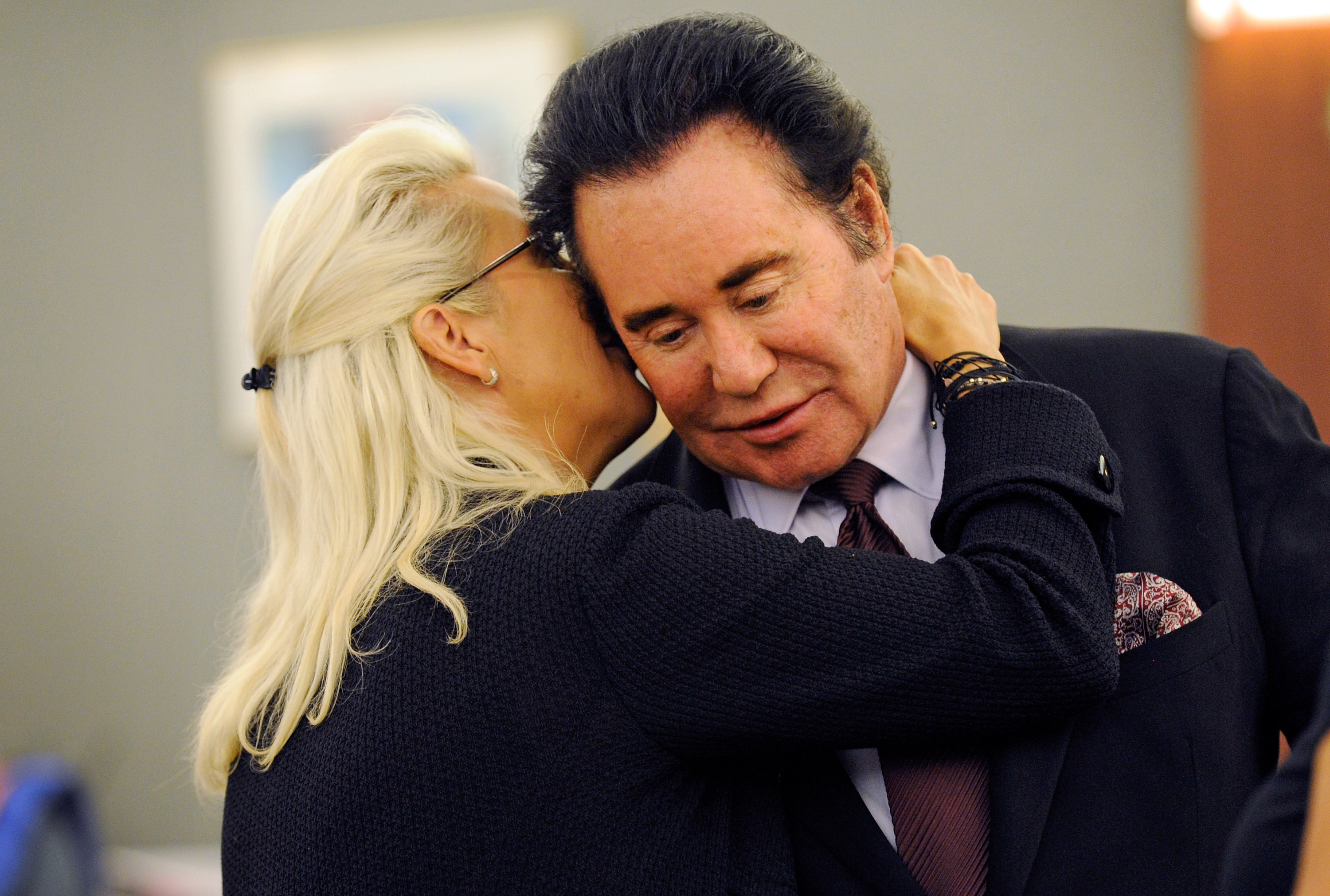 Kathleen McCrone Newton (L) whispers to her husband, entertainer Wayne Newton, during a court recess at the Clark County Regional Justice Center on August 1, 2012 in Las Vegas, Nevada. | Source: Getty Images