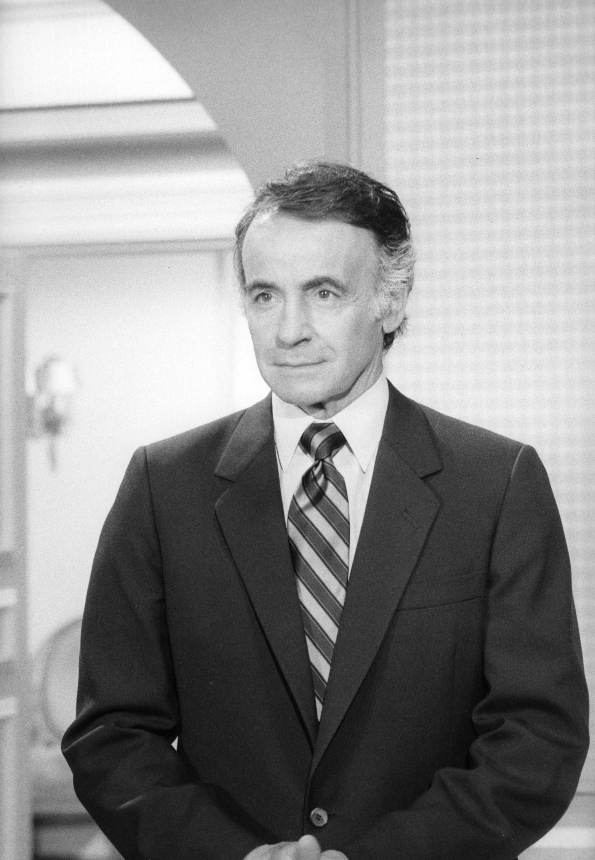 Lee Bergere filming "Dynasty" in 1982. | Source: Getty Images