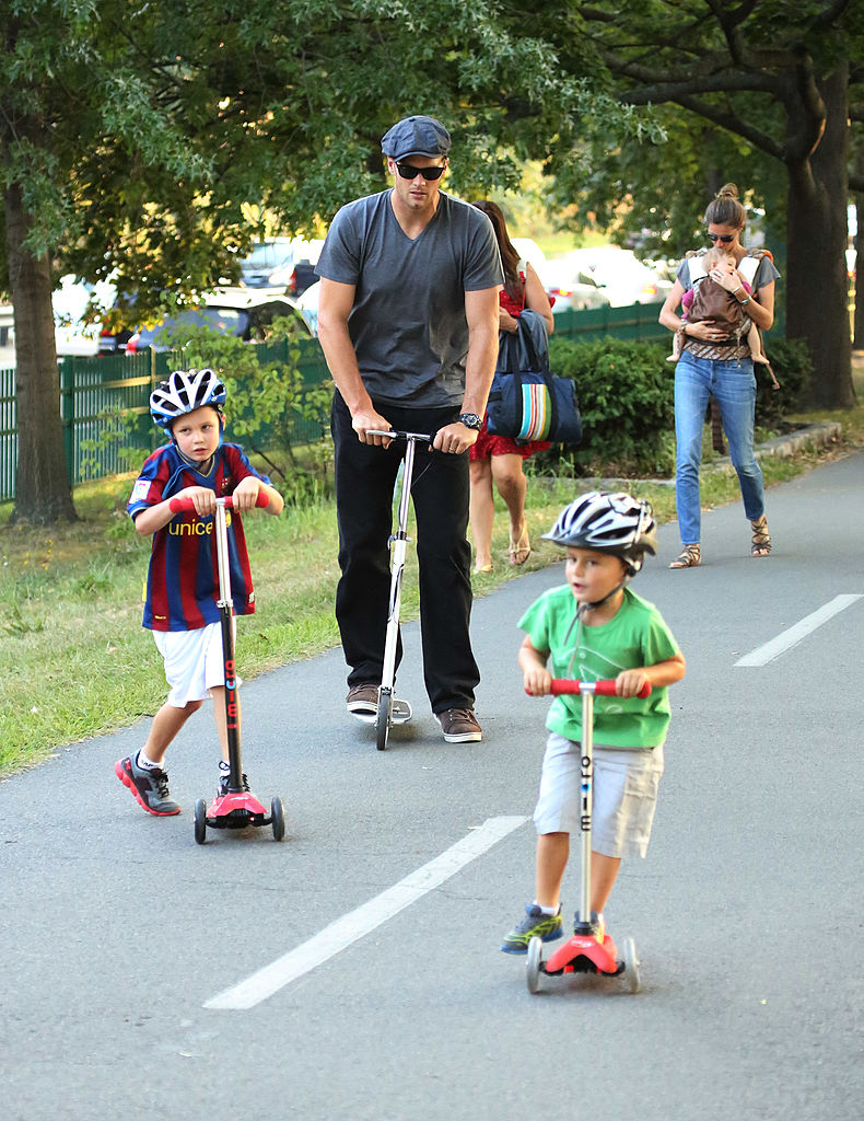 Gisele Bundchen is seen carrying her daughter Vivan Brady with Tom Brady and Jack Moynihan and Benjamin Brady on August 30, 2013 in Boston, Massachusetts. (Photo by Stickman/Bauer-Griffin/GC Images)