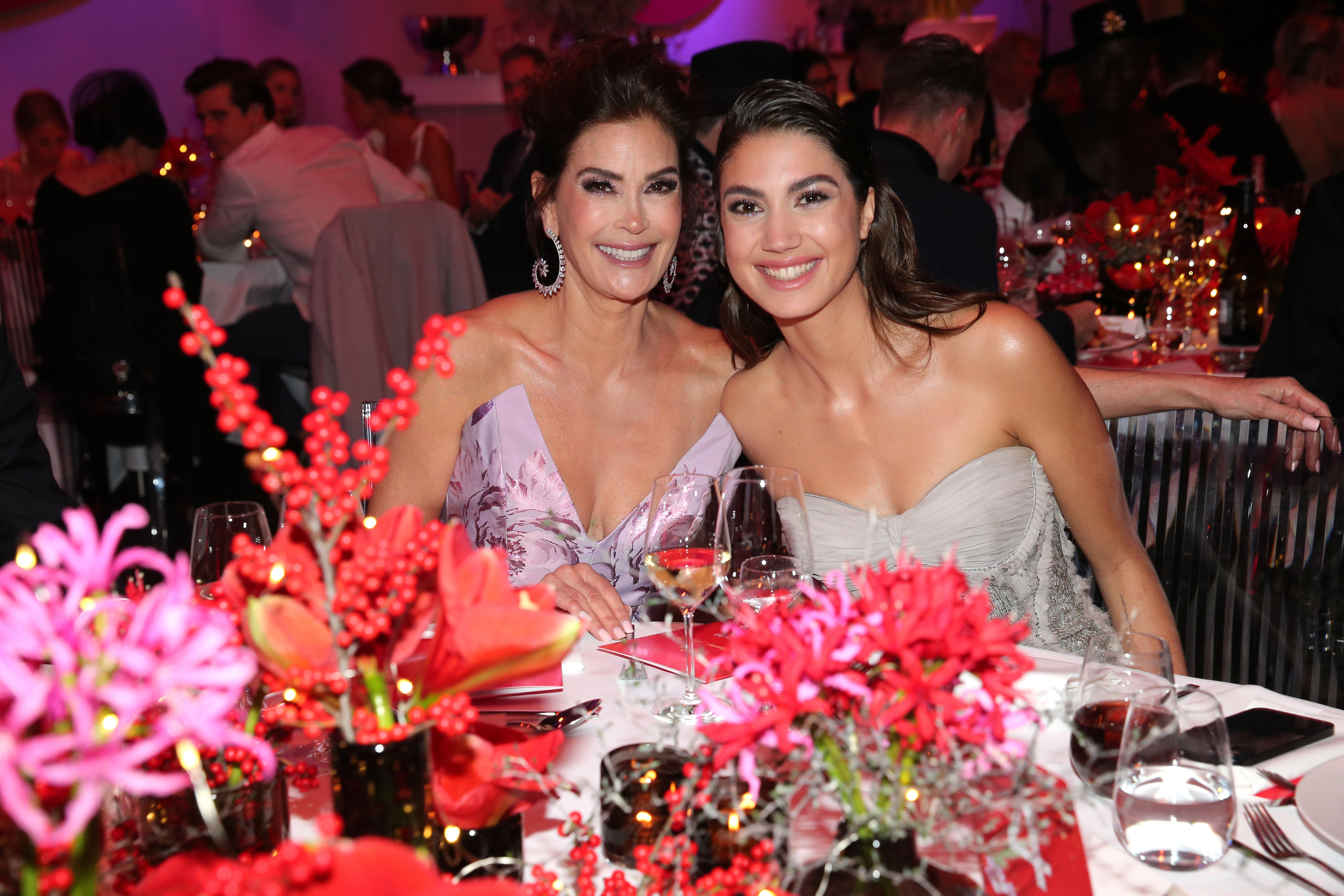 Teri Hatcher and Emerson Tenney in Munich, Germany, on November 30, 2022 | Source: Getty Images