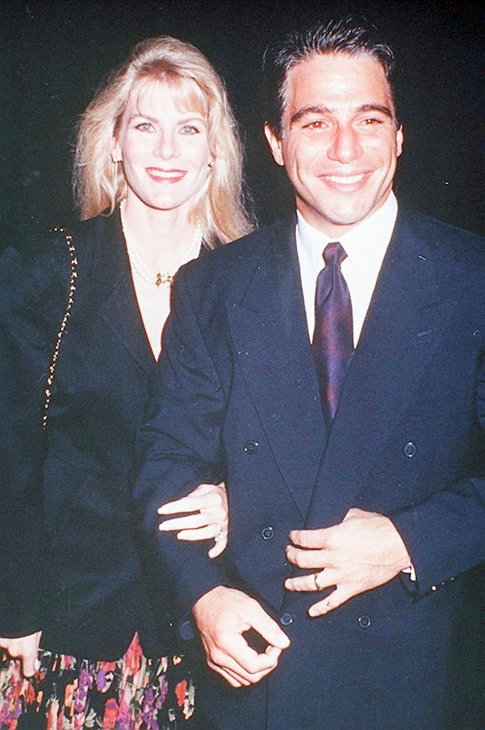 L'acteur américain et ancien boxeur professionnel Tony Danza et sa femme Tracy Robinson assistent à la première mondiale de "In the Line of Fire" le 8 juillet 1993. | Photo : Getty Images