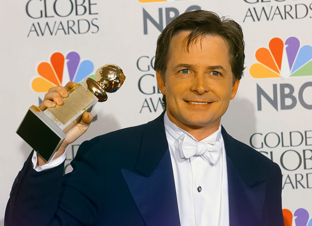 Winner Michael J. Fox backstage at the 55th Annual Golden Globes Awards Show, January 18, 1998 in Beverly Hills, California. | Source: Getty Images