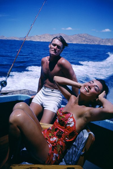 Chuck Connors and Kamala Devi during a fishing trip in 1962 in Baja California, Mexico. | Photo: Getty Images