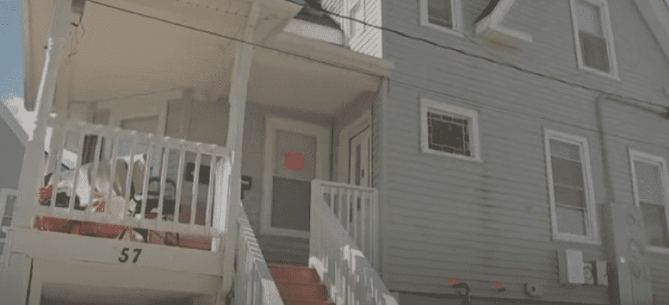 Ein Haus in Brockton, Massachusetts, vergiftet mit Kohlenmonoxid. | Quelle: YouTube/LiveNow from FOX