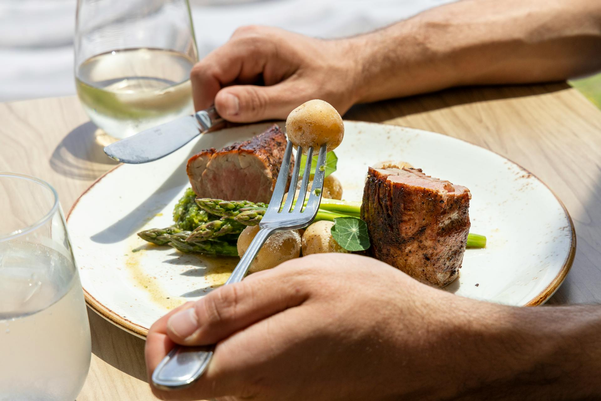 A man holding a fork | Source: Pexels