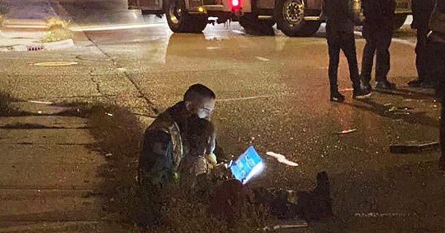 A firefighter reads to a little girl after she was in a car accident | Photo: Facebook/allie.baldry