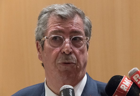 Le maire de Levallois-Perret (Hauts-de-Seine) Patrick Balkany quitte le Tribunal de Première Instance de Paris le mercredi 22 mai 2019. | Photo : Getty Images