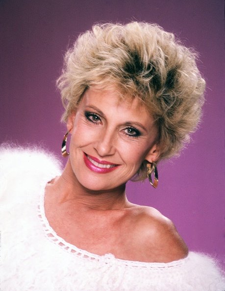 Tammy Wynette poses for a portrait in 1984 in Los Angeles, California. | Photo: Getty Images