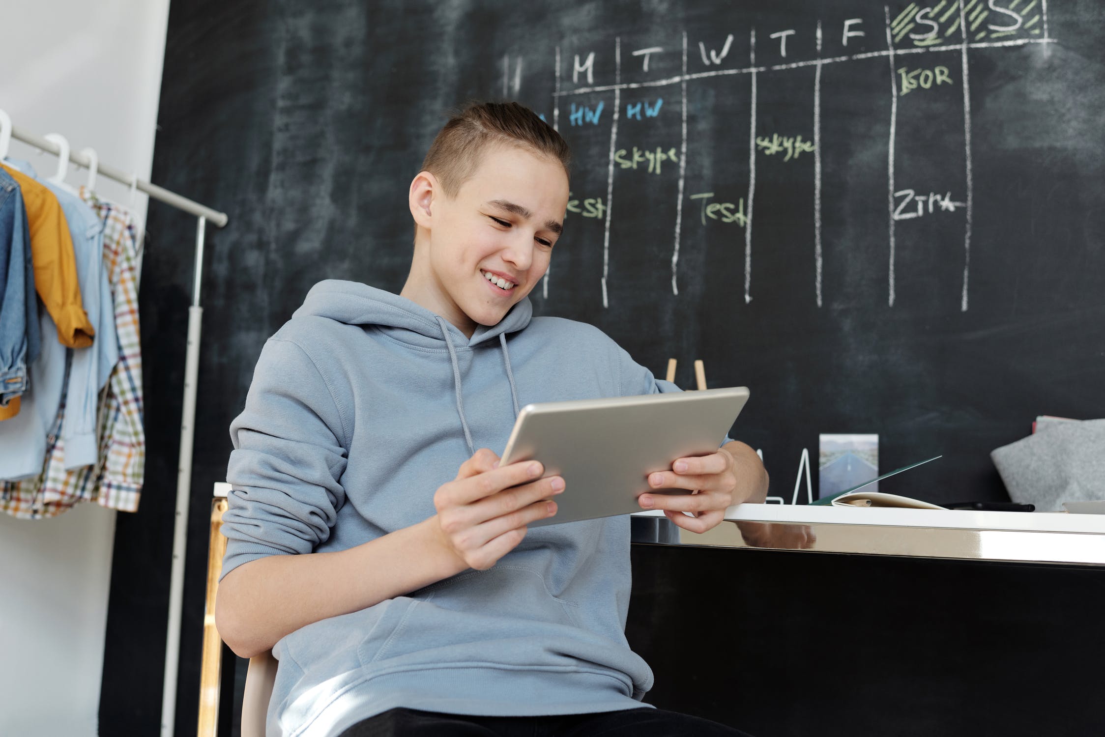 Making a price list for his chores | Source: Pexels