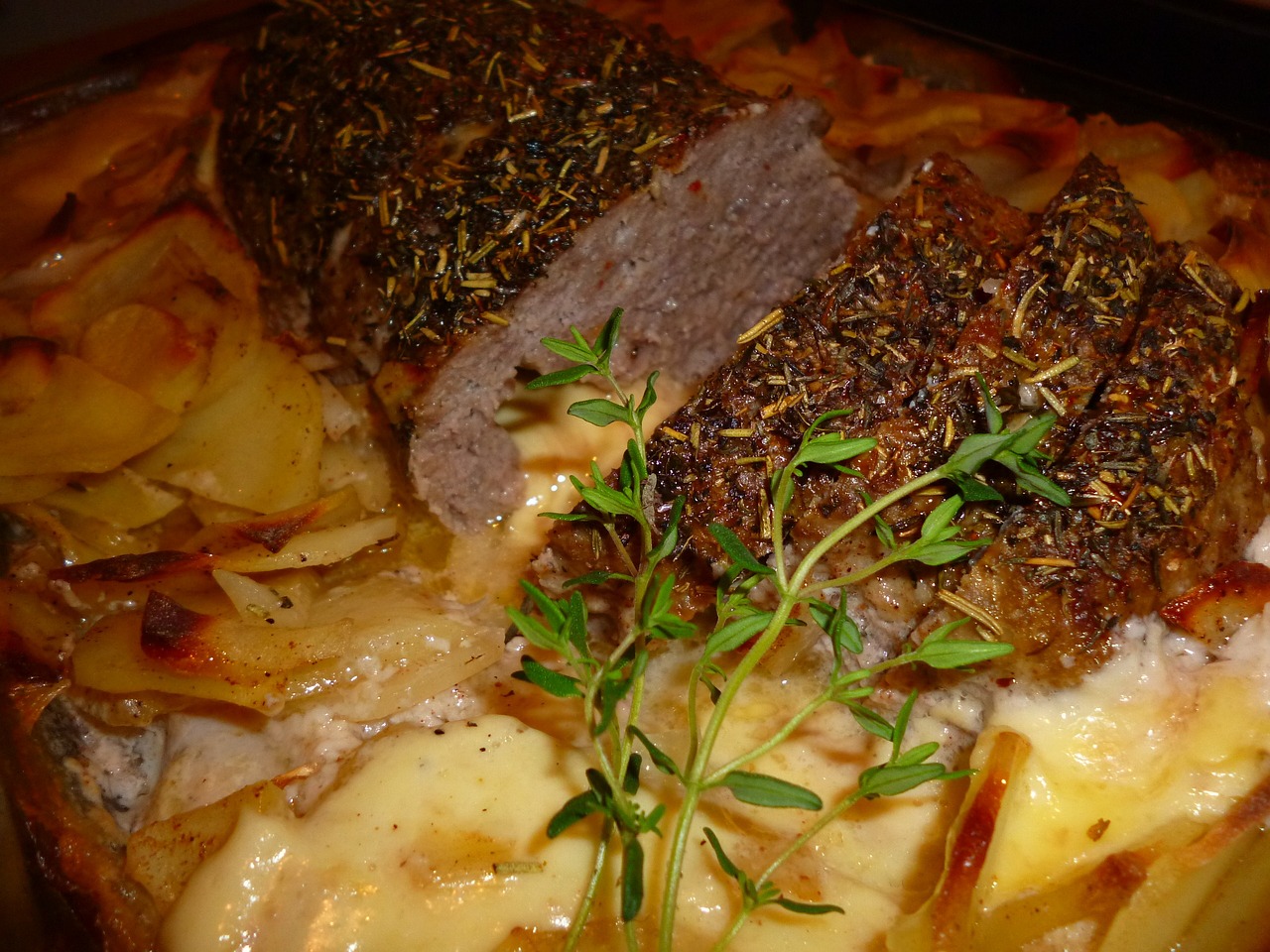 A meatloaf and potato dinner | Source: Pixabay