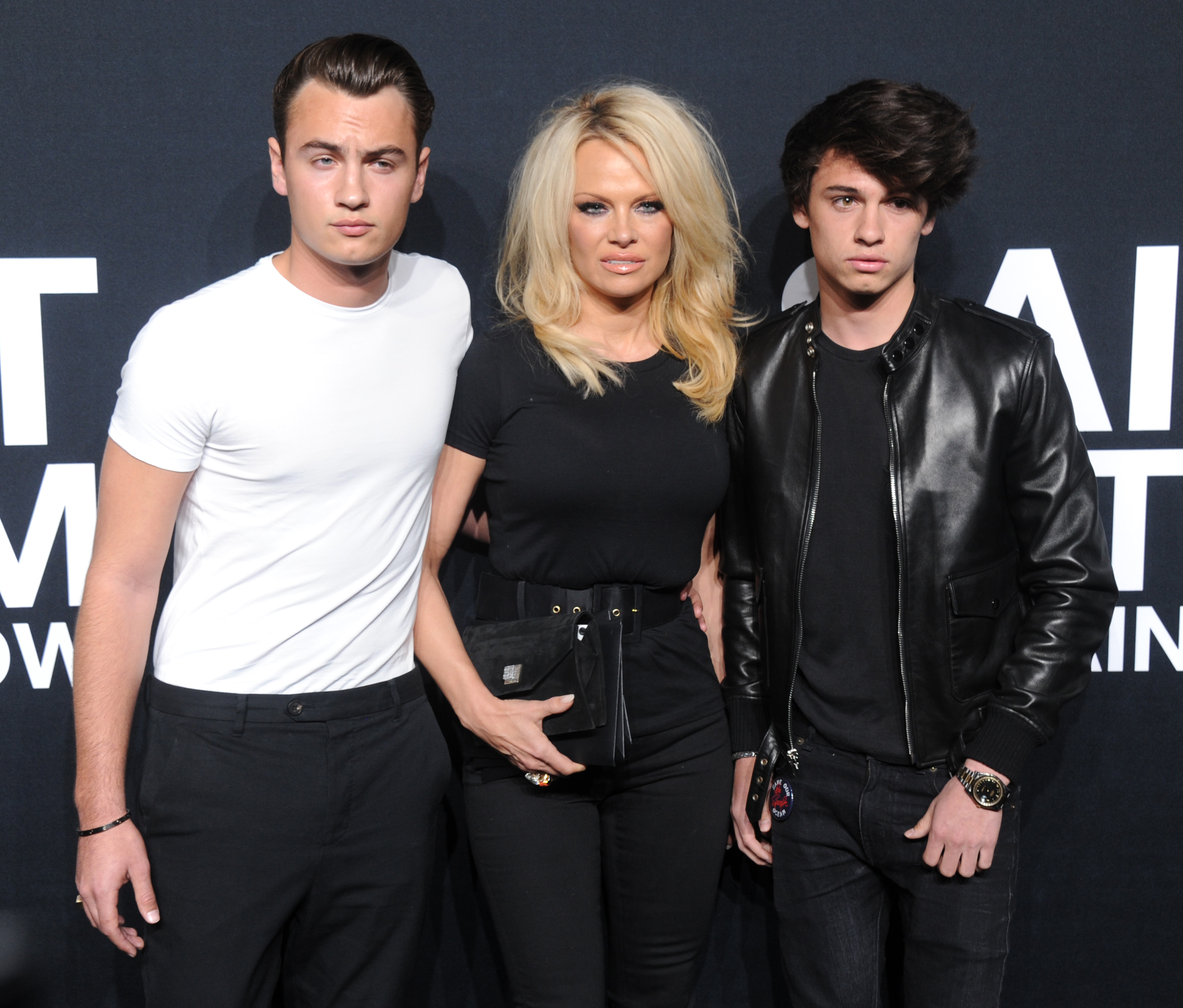 Pamela Anderson with Brandon and Dylan Lee at the Saint Laurent show at The Hollywood Palladium in Los Angeles, California on February 10, 2016 | Source: Getty Images