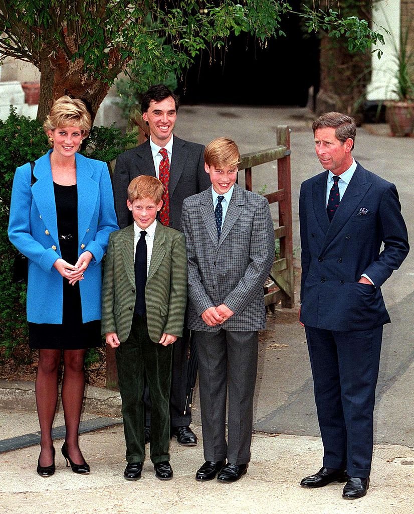 Princess Diana, Prince Harry, Andrew Gailey, Prince William and Prince Charles outside Manor House at Eton College September 1995. | Source: Getty Images
