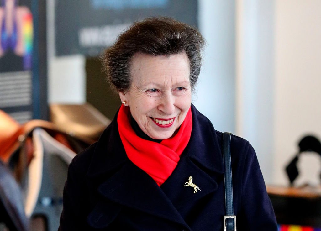 Anne, la princesa real del Reino Unido, visitando el Centro Ecuestre de Addington cerca de Buckingham, el 16 de marzo de 2020. | Foto: Getty Images Anne, la princesa real del Reino Unido, visitando el Centro Ecuestre de Addington cerca de Buckingham, el 16 de marzo de 2020. | Foto: Getty Images