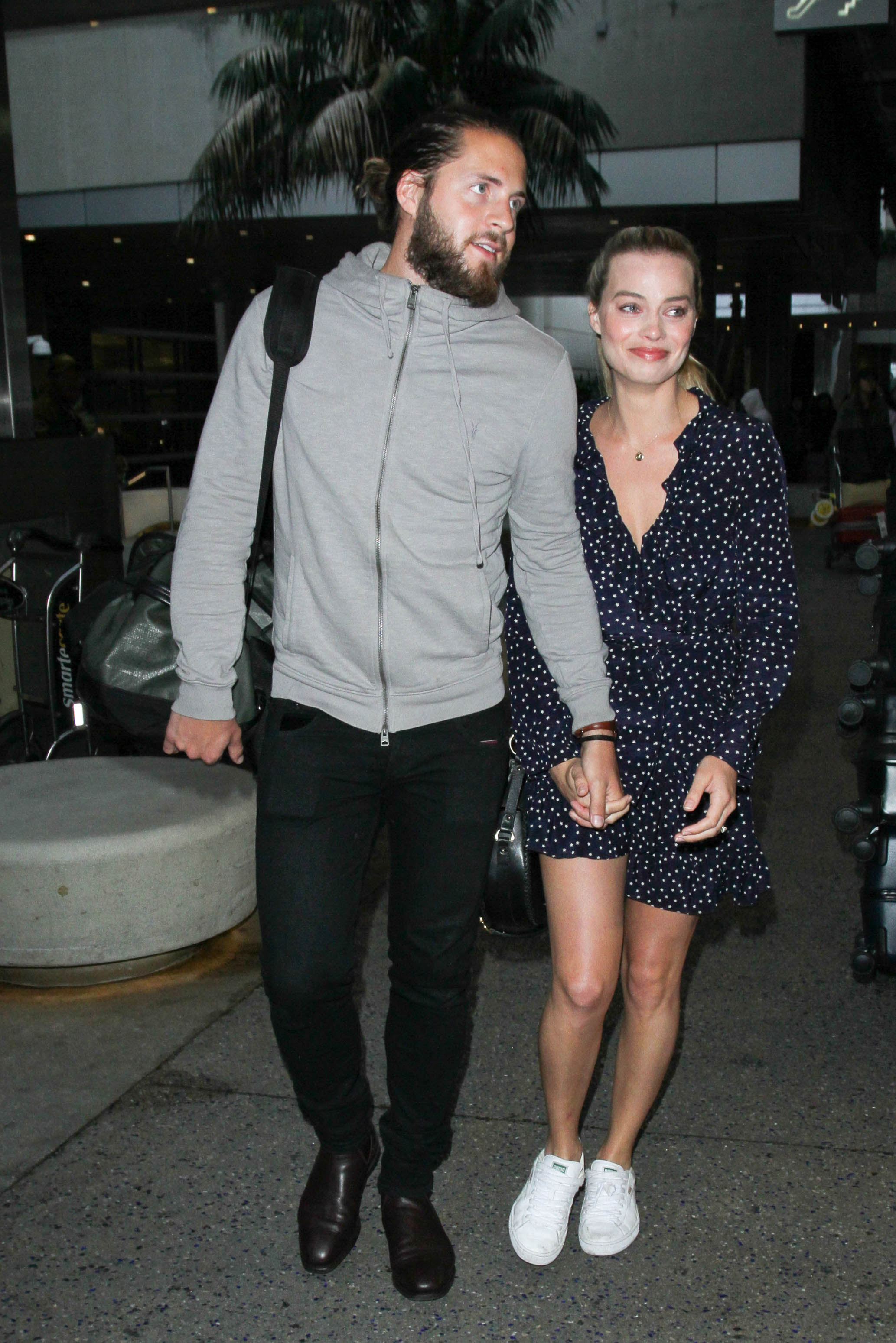 Margot Robbie and Tom Ackerley at LAX on January 2, 2017, in Los Angeles, California. | Source: Getty Images
