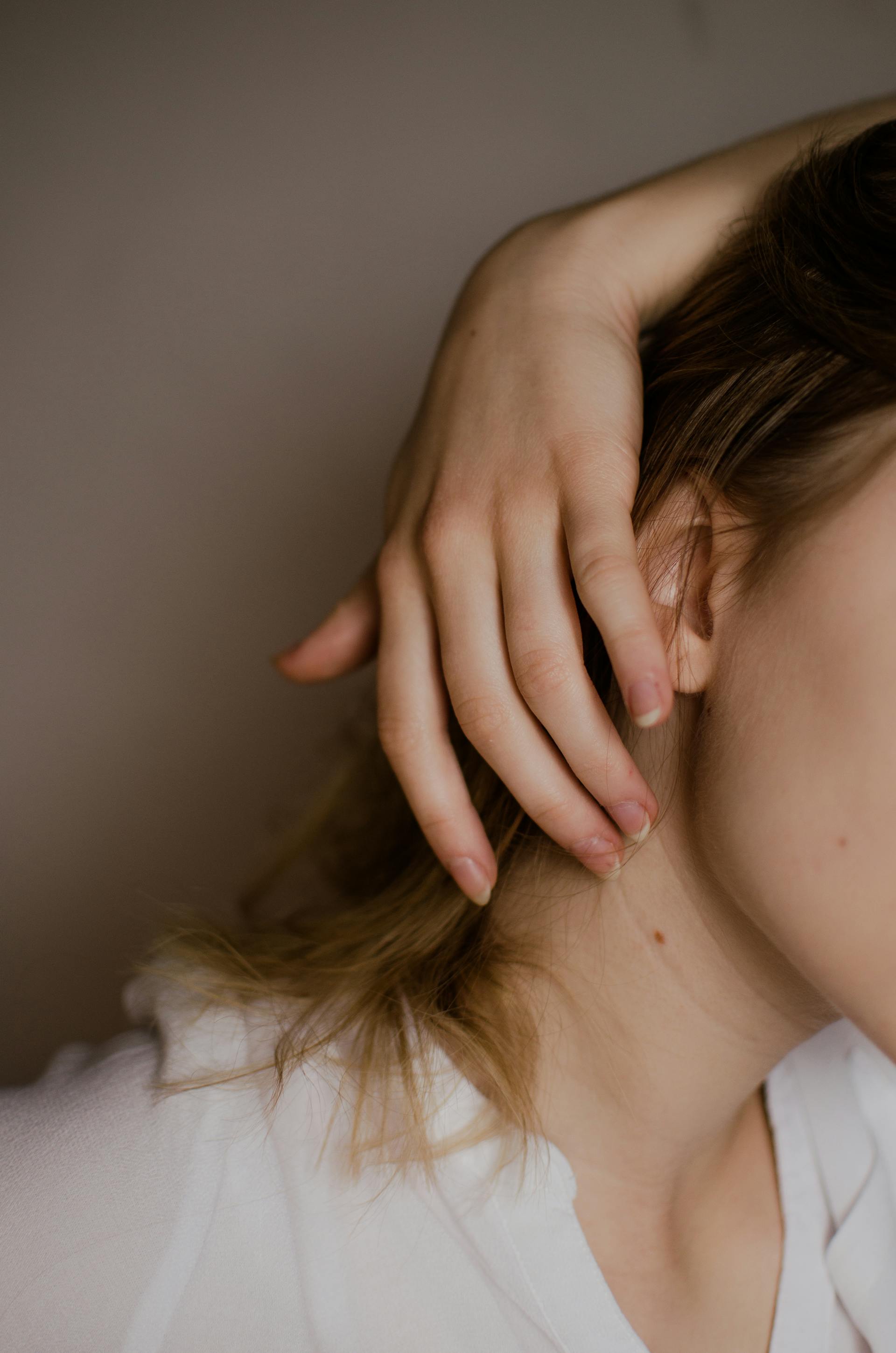 A birthmark on a woman's neck | Source: Pexels