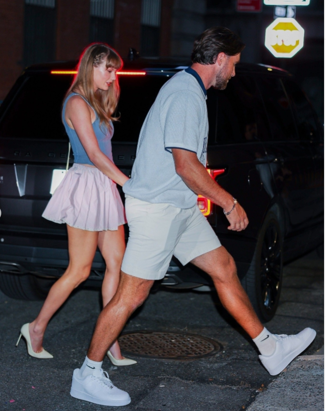 Taylor Swift and Travis Kelce walking hand-in-hand as they are sighted at a Michelin-star restaurant in New York City, dated June 22, 2025 | Source: Instagram/Voguemagazine