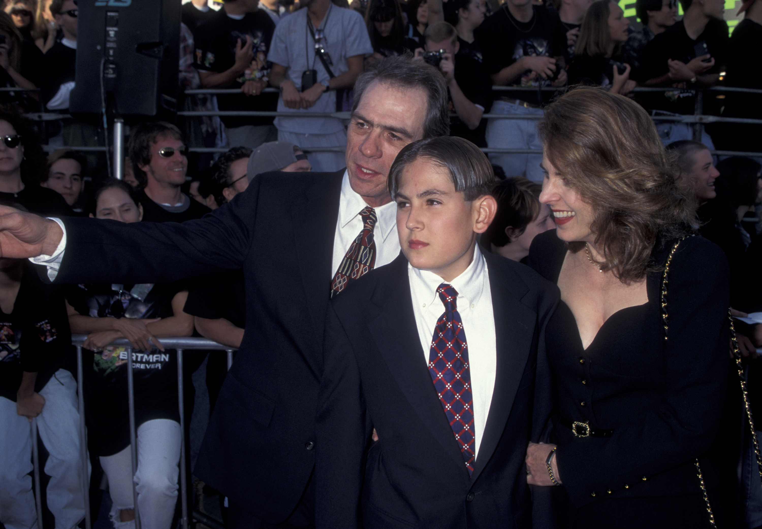 Tommy Lee Jones, Kimberlea Jones and son Austin Jones on June 9, 1995 in Westwood, California. | Source: Getty Images