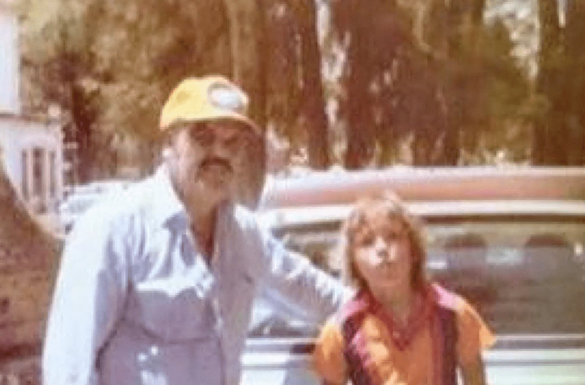 "Muñeco" González de niño con su padre. | Foto: Facebook/VentaneandoOficial "Muñeco" González de niño con su padre. | Foto: Facebook/VentaneandoOficial