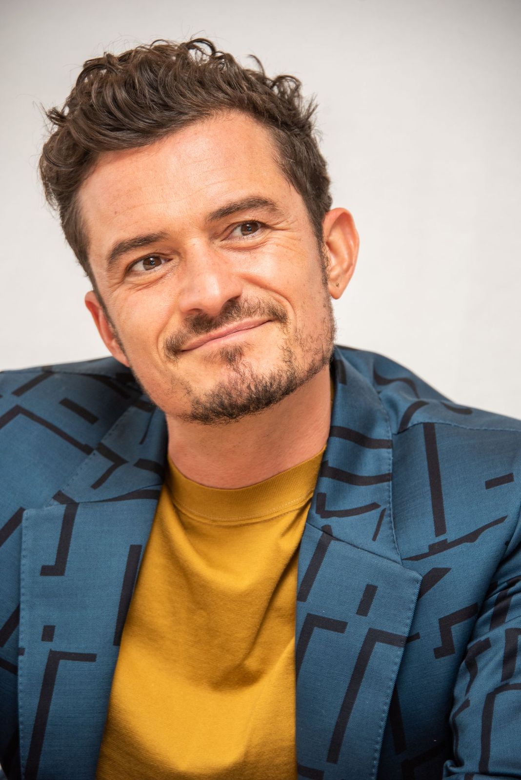 Orlando Bloom at the "Carnival Row" Press Conference at The Beverly Hilton Hotel on July 27, 2019, in Beverly Hills, California | Photo: Vera Anderson/WireImage/Getty Images