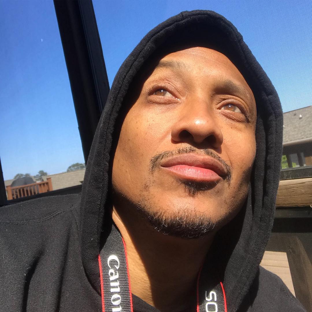 The actor poses for a photo, seen in a post dated March 22, 2018 | Source: Instagram/khalilkain