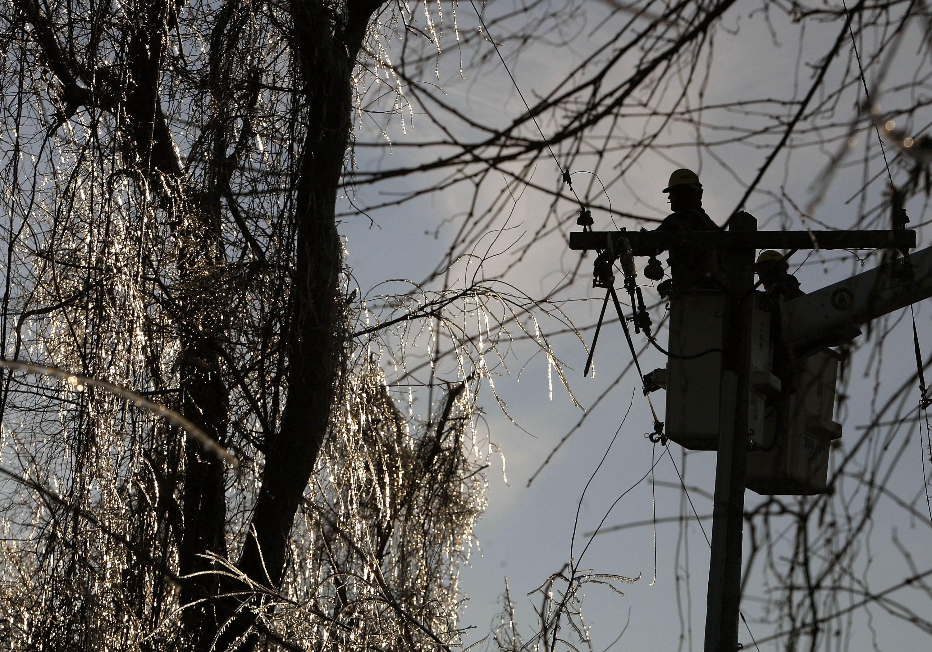 Linemen repair power lines in Dunkirk, Maryland, on February 15, 2007 | Source: Getty Images