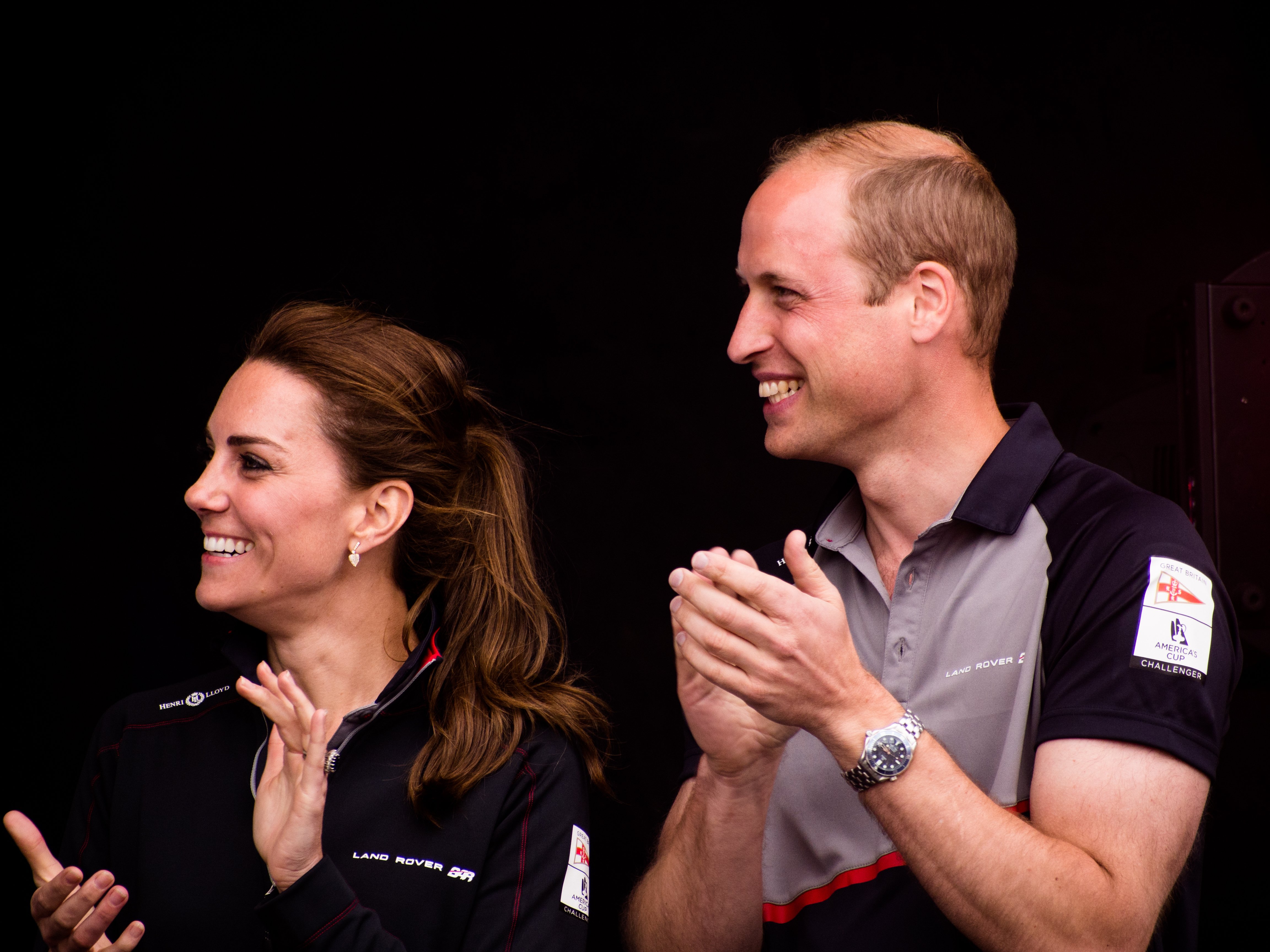 Prince William and Kate Middleton applaud the arrival onshore of the sailors taking part in the Americas Cup World Series on July 24, 2016 in Portsmouth | Photo: Shutterstock