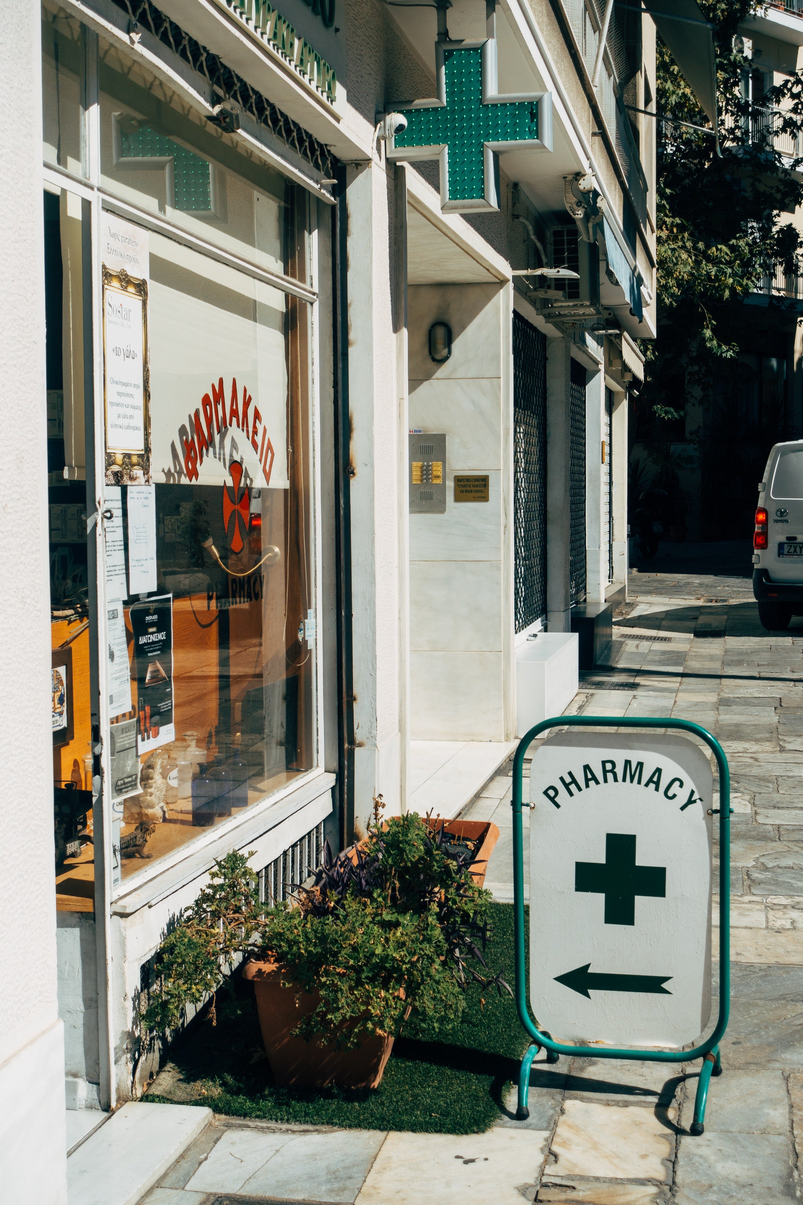 A pharmacy by the road. | Photo: Pexels/Markus Winkler