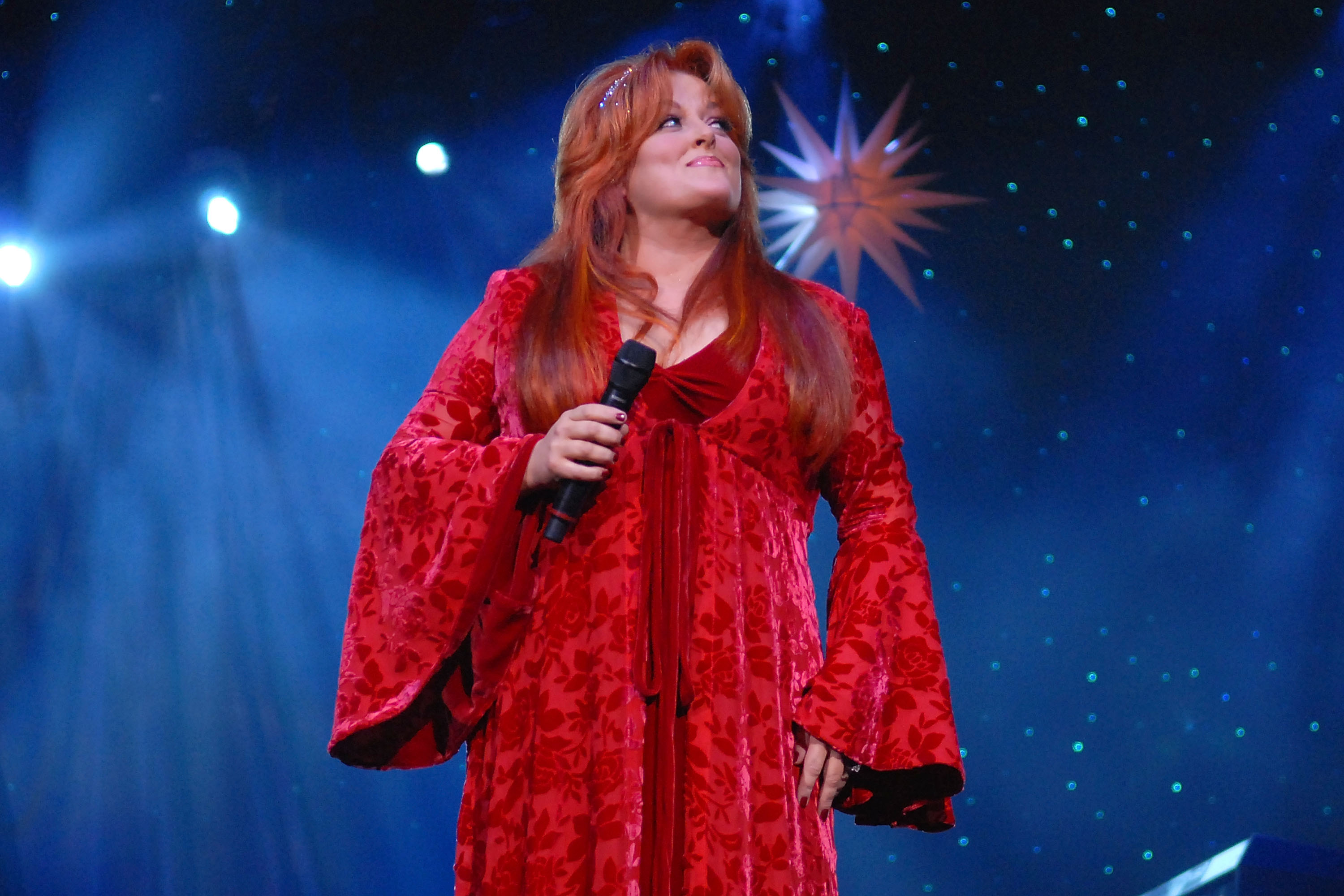 Wynonna Judd performs live on November 26, 2007 in Hollywood, Florida | Source: Getty Images