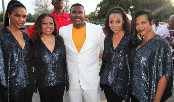 Cindy Herron, Maxine Jones, Michael Baisden, Terry Ellis and Dawn Robinson  attend the 6th Annual Jazz In The Gardens | Photo: Getty Images 