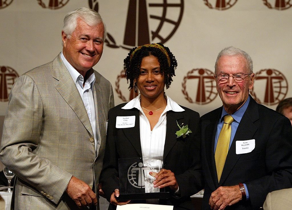  Jacqui Clay writer from the "Bernie Mac Show" accepts her awards from writer Allan Burns and director Gene Reynolds at The Humanitas Prize Awards at the Universal Hilton Hotel on July 8, 2004 | Photo: Getty Images