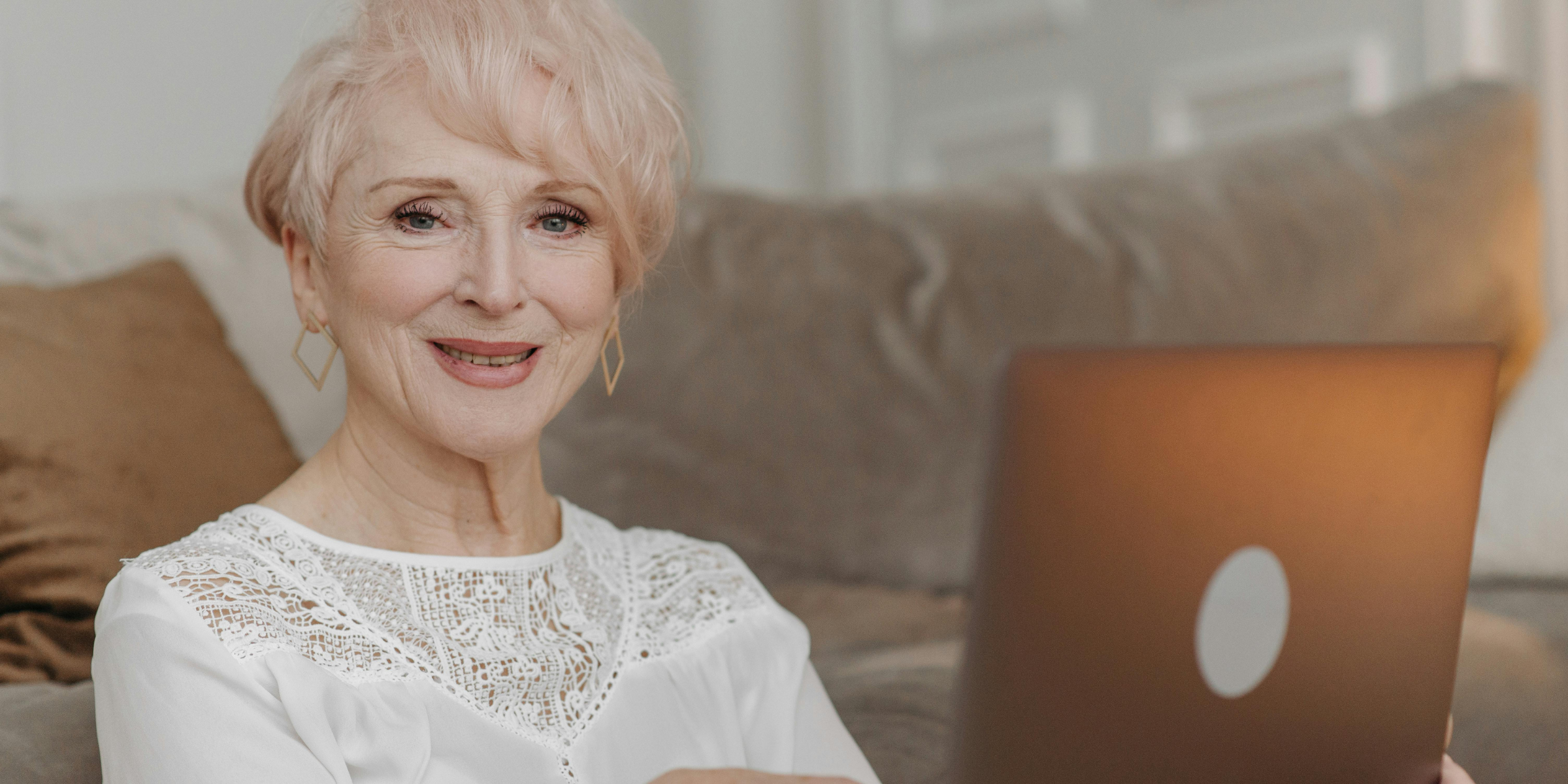 Woman using her laptop | Source: Pexels