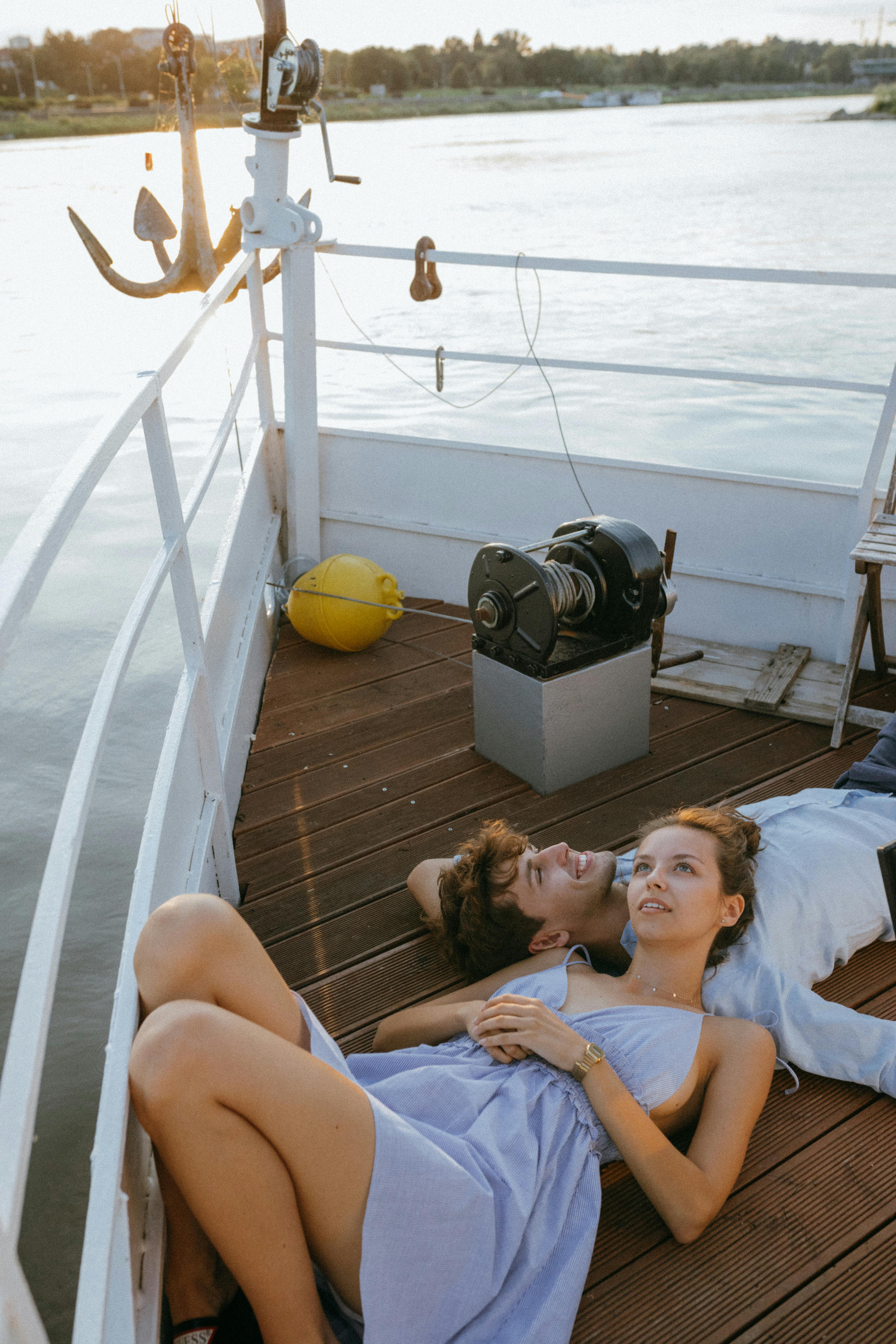 A couple on a boat cruise | Source: Pexels