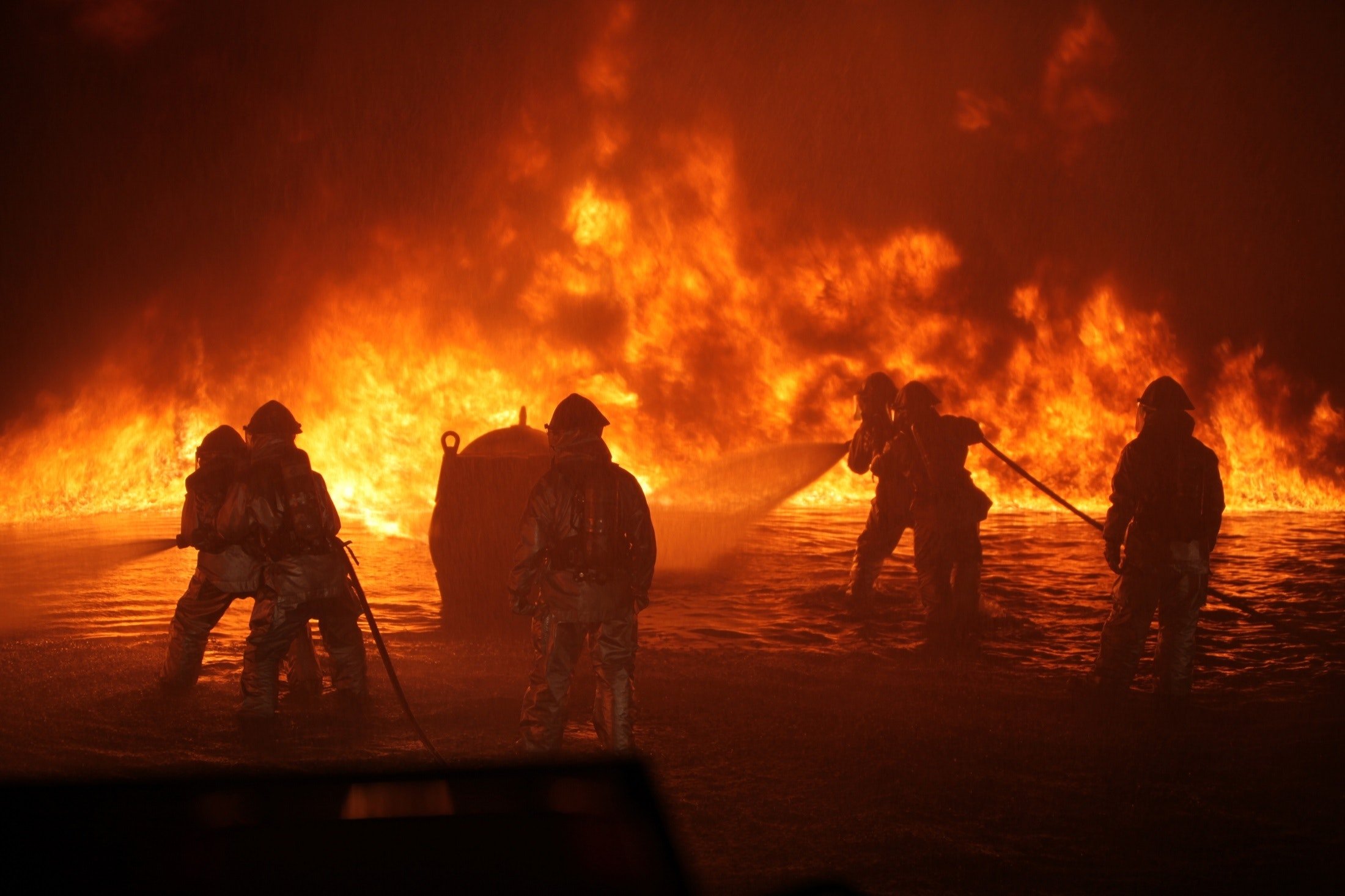 Firefighters trying to put out a wildfire | Source: Pexels