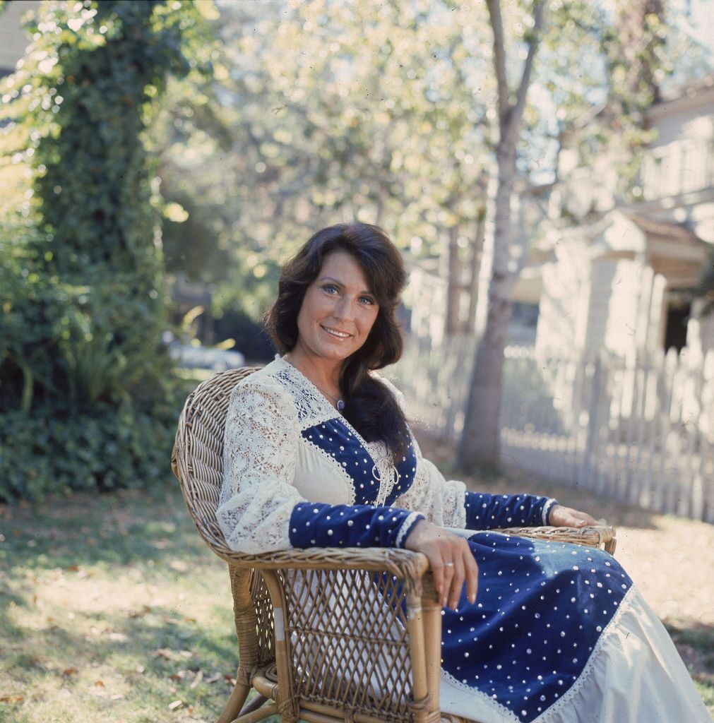 Loretta Lynn as she sits outside in a chair, 1970s. | Source: Getty Images