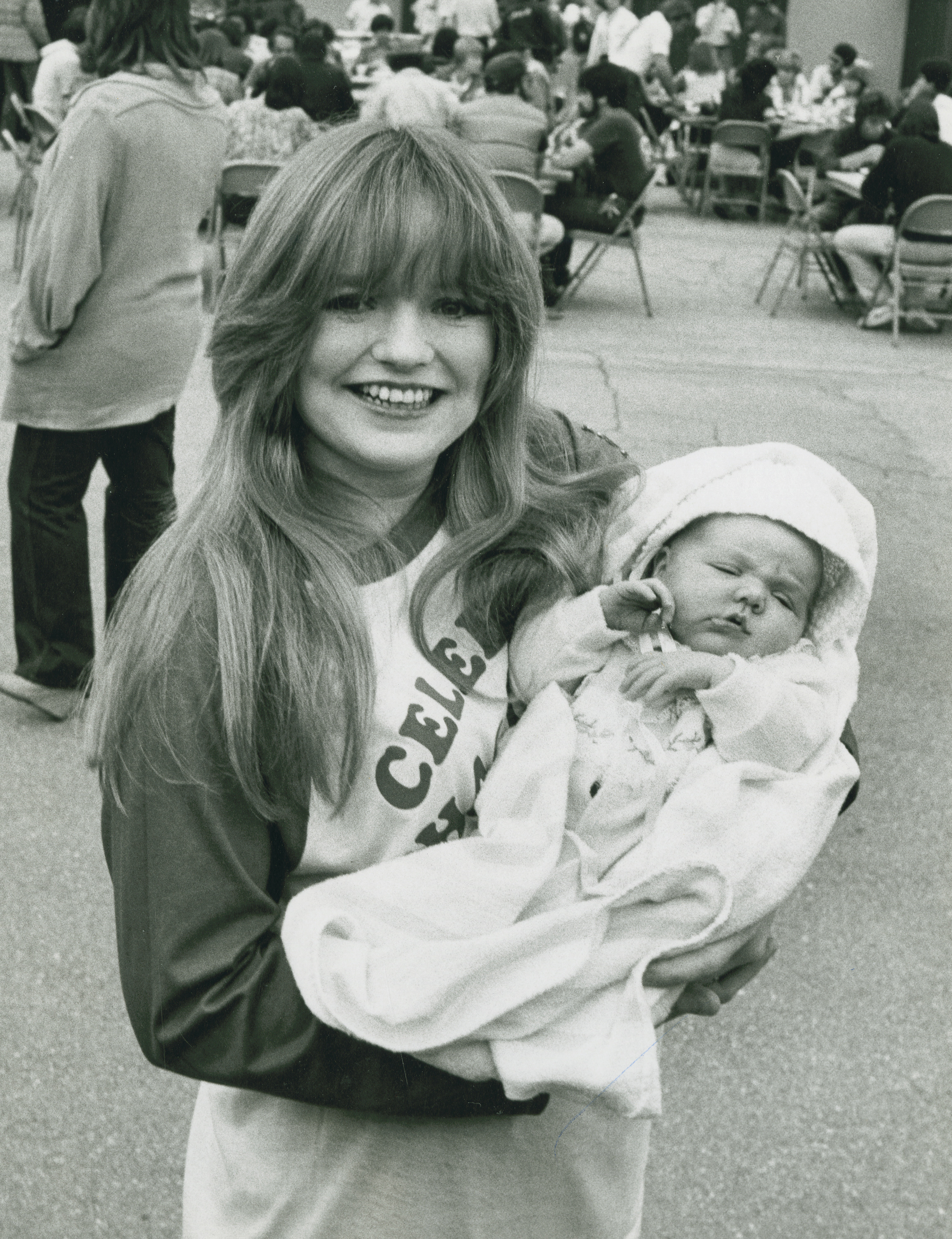 Susan Richardson and her daughter Sarah Virden at the taping of Celebrity Challenge of the Sexes in California, 1980 | Source: Getty Images