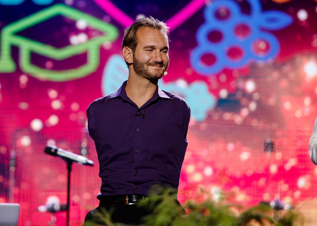 Nick Vujicic who was born without limbs performs in Ukraine in front of thousands of people on September 17, 2017. | Source: Getty Images