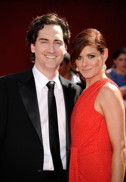 Daniel Zelman (L) and actress Debra Messing arrive at the 61st Primetime Emmy Awards held at the Nokia Theatre on September 20, 2009, in Los Angeles, California. | Source: Getty Images.
