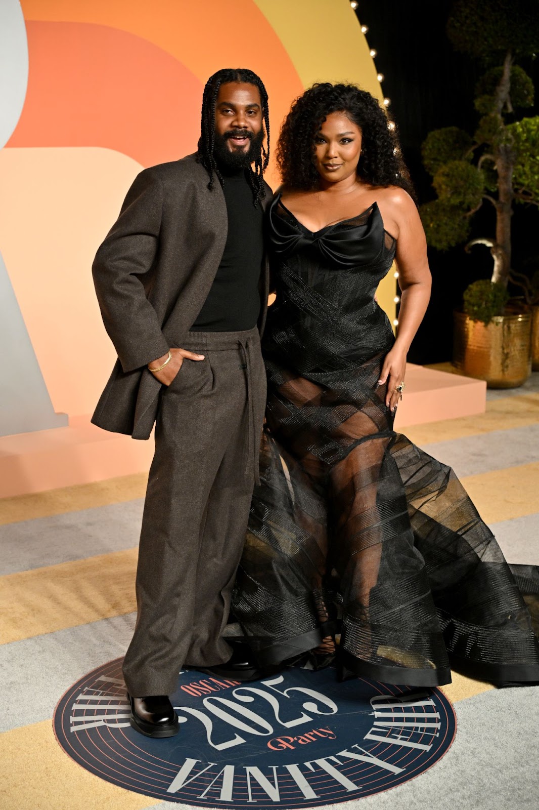 Antwaun Stanley and Lizzo posing at the 2025 “Vanity Fair” Oscar Party | Source: Getty Images