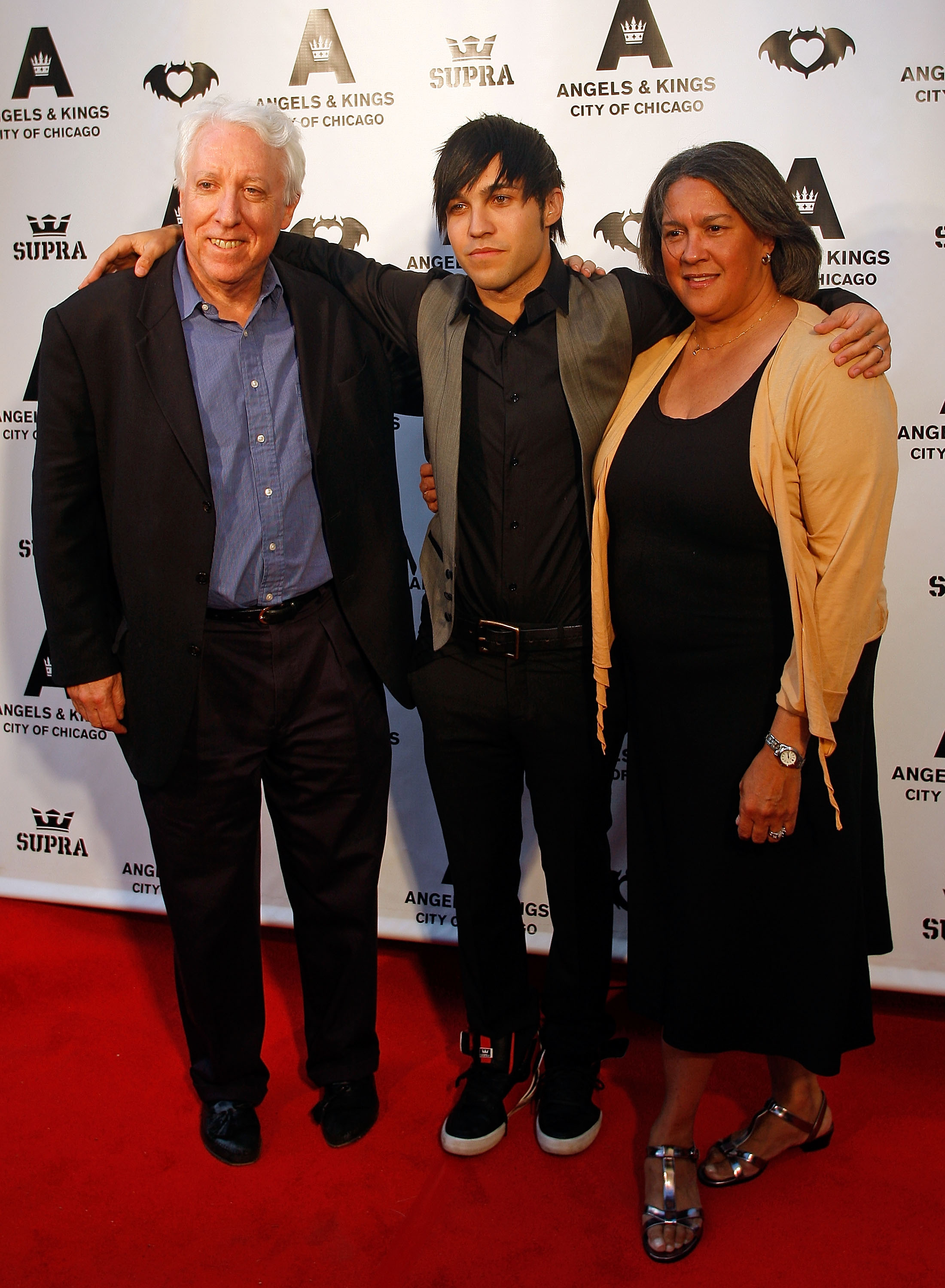 Pete Wentz with his parents Pete Wentz Sr. and Dale Wentz at Angels & Kings on June 17, 2008, in Chicago, Illinois. | Source: Getty Images