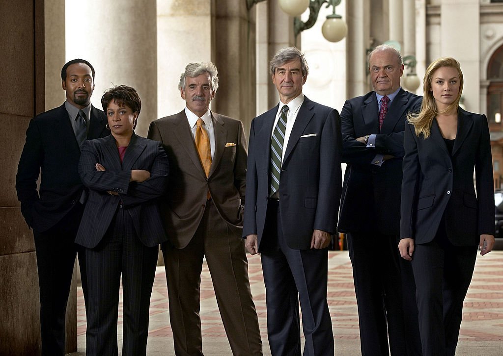 Jesse L. Martin as Detective Ed Green, S. Epatha Merkerson as Lieutenant Anita Van Buren, Dennis Farina as Detective Joe Fontana, Sam Waterston as Executive Assistant District Attorney Jack McCoy, Fred Thompson as D.A. Arthur Branch, Elisabeth Rohm as A.D.A. Serena Southerlyn | Photo: Getty Images