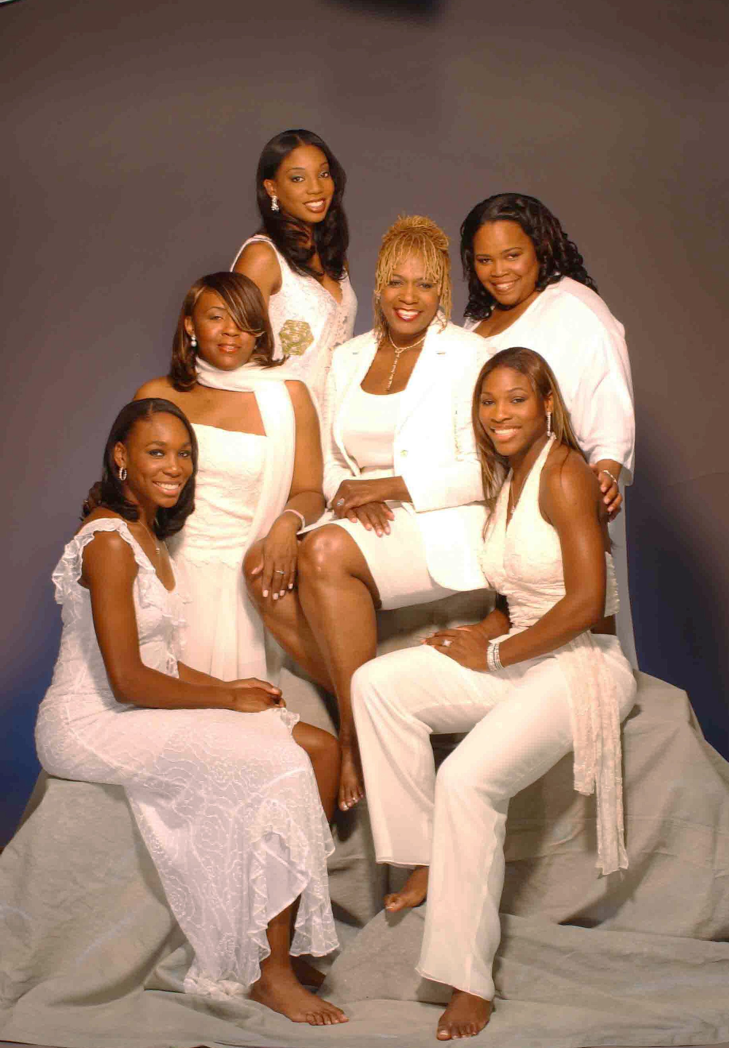 Yetunde Price, her mother and her sisters posing for a family portrait in California | Source: Getty Images 