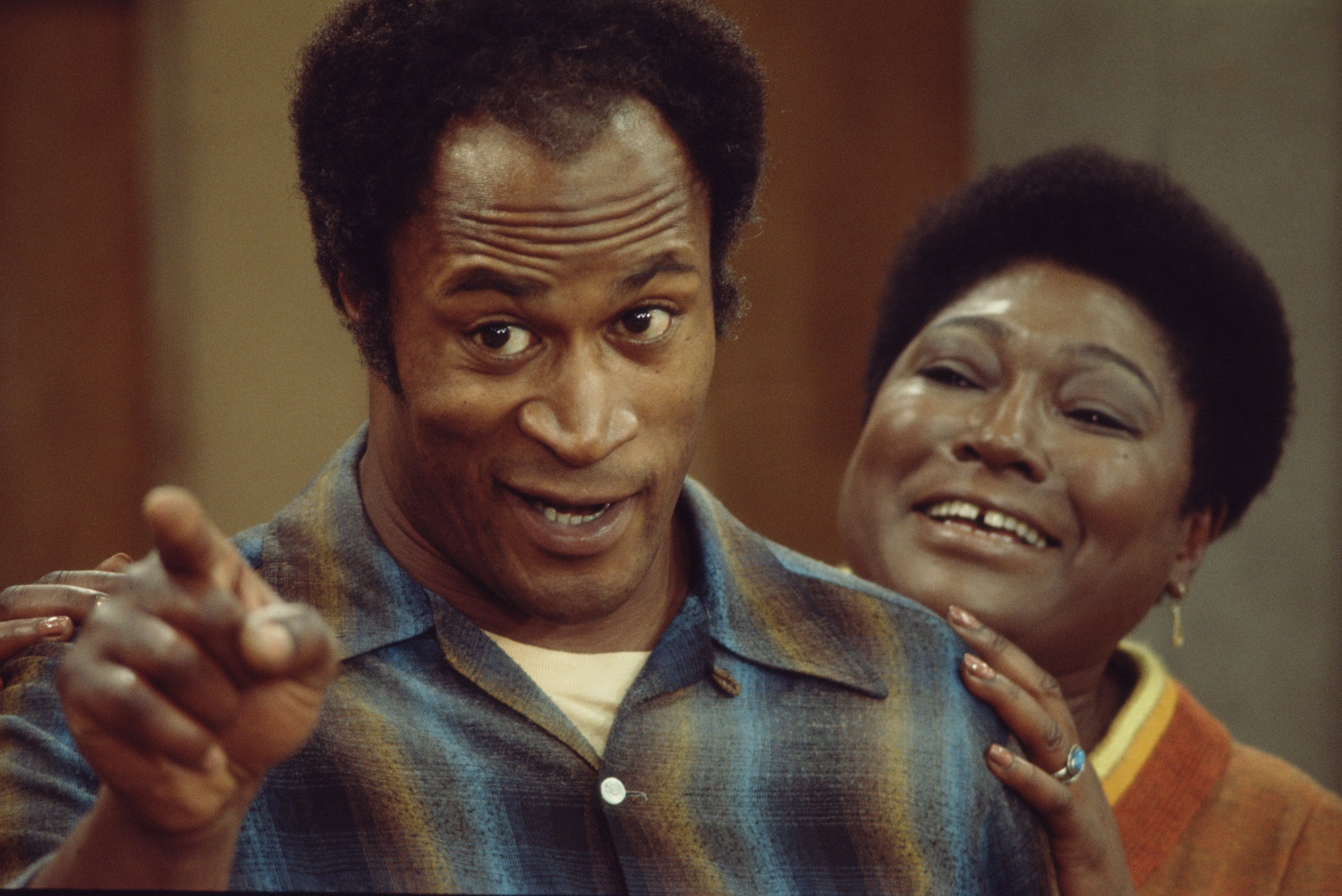 John Amos and the late co-star Esther Rolle in a scene from the sitcom 'Good Times,' Los Angeles, California, 1975.| Source: Getty Images