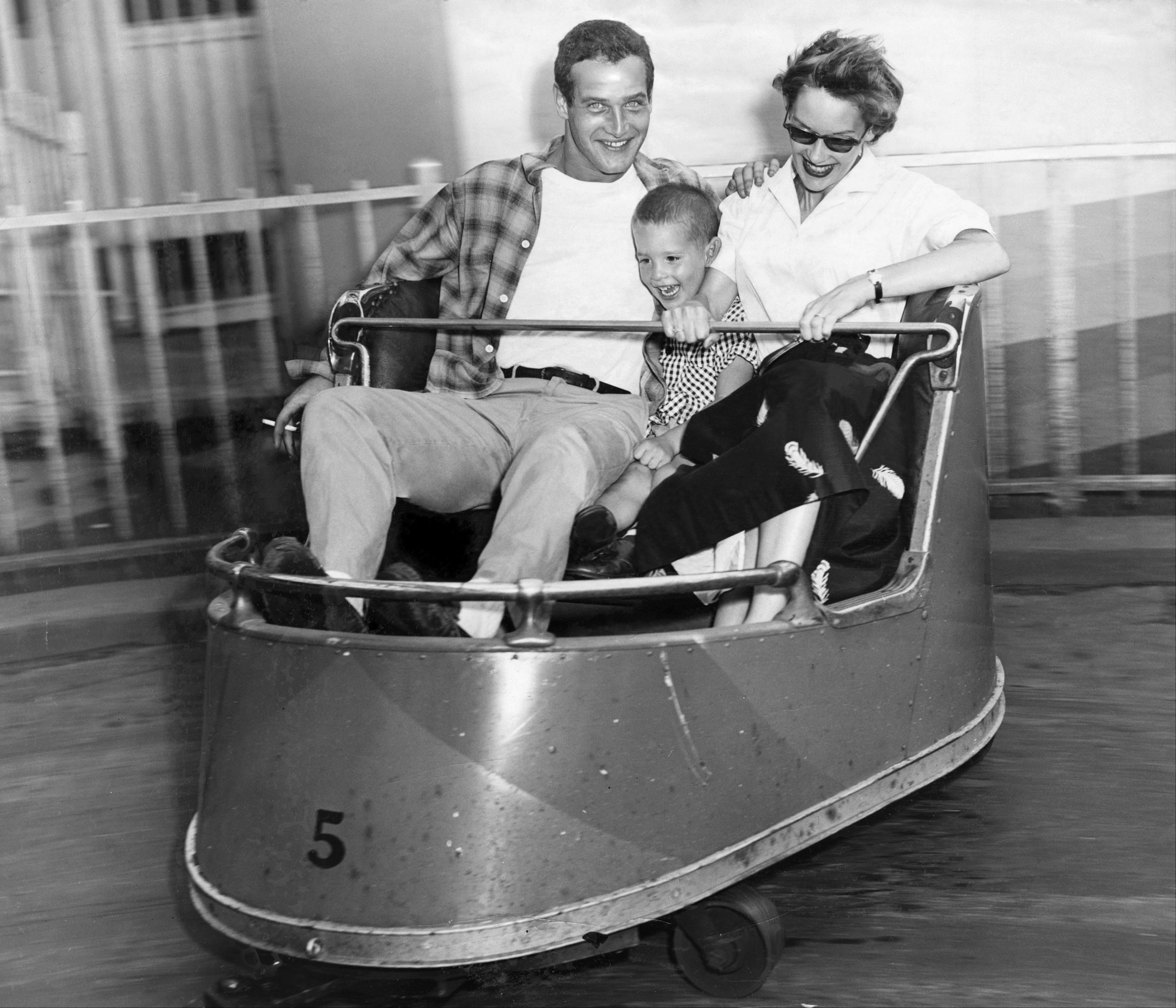 Paul Newman rides the Whip with his first wife Jackie and their son at Rockaway's Playland. | Source: Getty Images